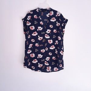 Pleione | Capped Sleeve Floral V-Neck Blouse